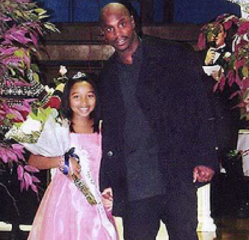 Zonnie Pullins taking a picture with his daughter Zonnique.